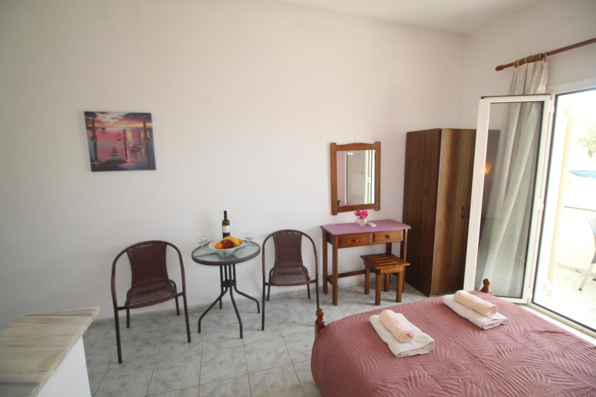 Tony'S Apartments Агиос-Георгиос Экстерьер фото